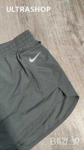 Дамски Nike M size спортни шорти в отлично състояние, снимка 4 - Къси панталони и бермуди - 54693772