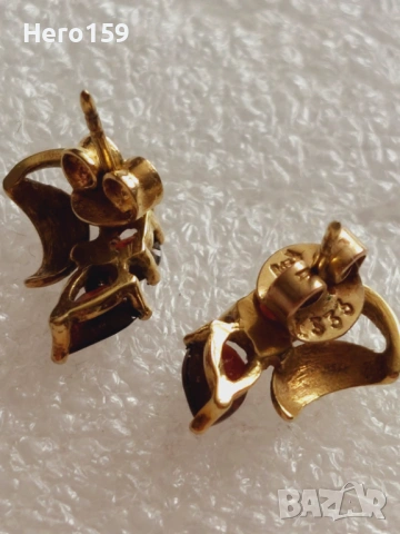 Златни осем каратови обеци с инкрустирани гранати, снимка 2 - Обеци - 54271324