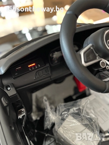 Акумулаторна кола Ауди R8, снимка 7 - Детски велосипеди, триколки и коли - 55050852
