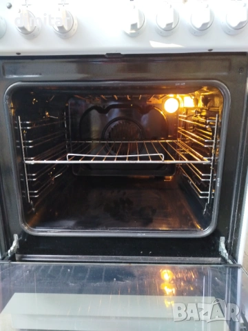 Свободно стояща готварска печка Indesit стъклокерамичен плот, снимка 8 - Печки, фурни - 54224143