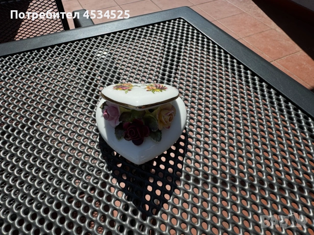 Порцеланови флорални вазички (Bone China) – 1950–1970, снимка 3 - Вази - 54898425