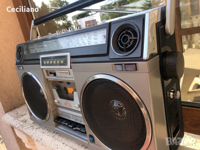 радиокасетофон TOSHIBA RT-8900S BOMBEAT 15, снимка 2 - Радиокасетофони, транзистори - 55341417