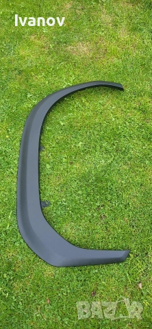 дясна лайсна за Тойота ярис крос, снимка 2 - Части - 54166235