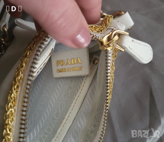 PRADA оригинална малка чантичка, снимка 9 - Чанти - 54498785