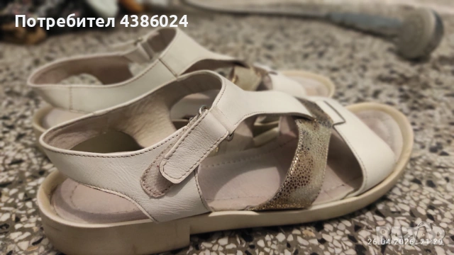 БЕЛИ БЪЛГАРСКИ САНДАЛИ СЪС ЗЛАТИСТО 