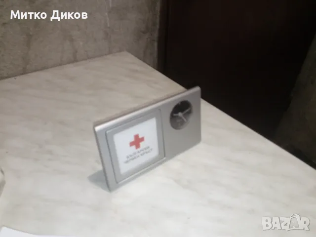 Часовник будилник червен кръст с магнит за хладилник или друго като нов, снимка 3 - Други - 55414284