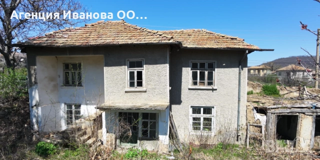 Парцел с къща в гр. Опака – 1590 кв.м с отлична локация и потенциал, снимка 8 - Къщи - 54189142