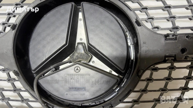 Диамантена AMG предна решетка с оригинална светеща емблема за w205 2014-2021г, снимка 3 - Аксесоари и консумативи - 55424345