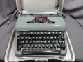 СТАРА РЕТРО ПРЕНОСИМА ПИШЕЩА МАШИНА OLYMPIA SM3 GERMANY, снимка 1