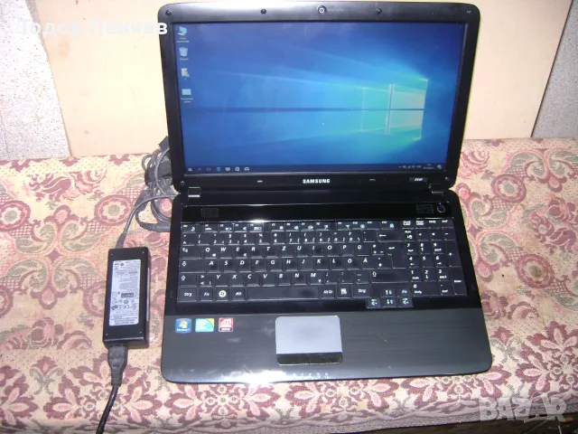 Samsung R540 - 15.6 LED, Core i3, 4 Gb RAM, 500 GB HDD, зарядно, батерия, снимка 3 - Лаптопи за дома - 55411296