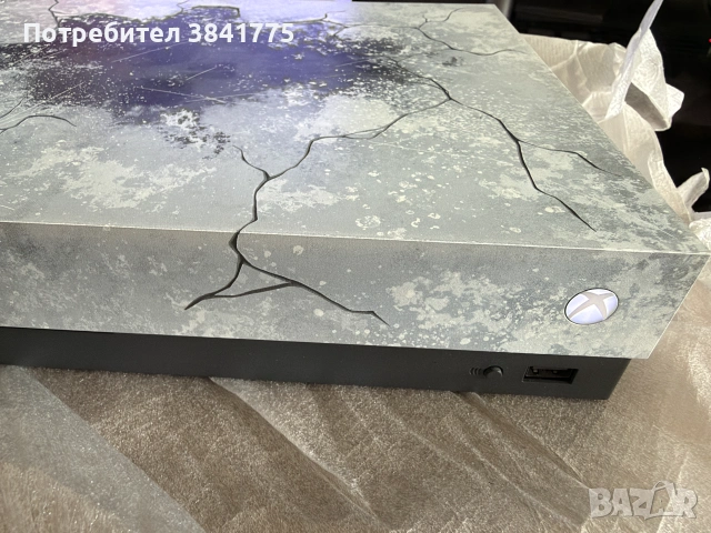 Xbox One X Gears of War 5 Limited Edition конзола с три контролера, снимка 2 - Xbox конзоли - 55040900