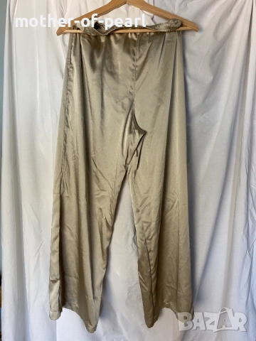 Дамски сатенен панталон Uniqlo (Satin Easy Trousers) – Размер S, Цвят Natural, снимка 4 - Панталони - 55286841