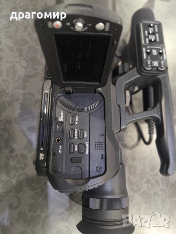 JVC GY-HM100E PRO HD 3CCD, снимка 2 - Камери - 54195023