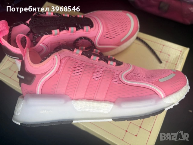 Дамски маратонки Adidas, снимка 2 - Маратонки - 54461530