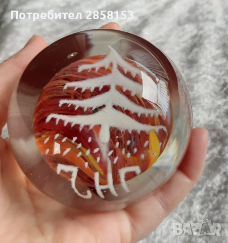 Старо стъклено преспапие