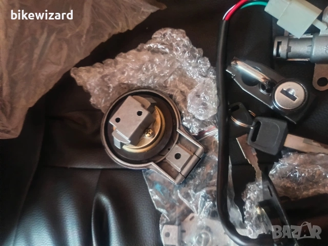 Комплект контактен ключ + 2 ключалки + ключалка резервоар НОВИ, снимка 3 - Части - 54209612