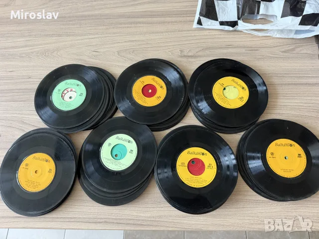 60 броя грамофонни плочи (сингли 7") – Балкантон, Muza, Supraphon, Pronit Голям комплект Декорация, снимка 3 - Грамофонни плочи - 55389491