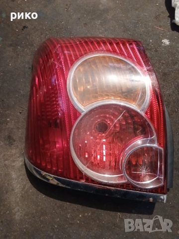 Ляв стоп Тойота Авенсис 