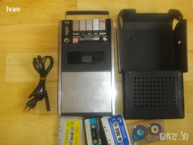BASF CC RECORDER 9100 ПОРТАТИВЕН КАСЕТОФОН ОТ 1971-1973г.РЕТРО ВИНТИДЖ С КОЖЕН КАЛЪФ ОТЛИЧНО РАБОТЕЩ, снимка 4 - Радиокасетофони, транзистори - 54904268
