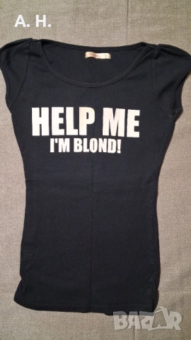 Черна тениска с надпис "Help me I'm Blond"