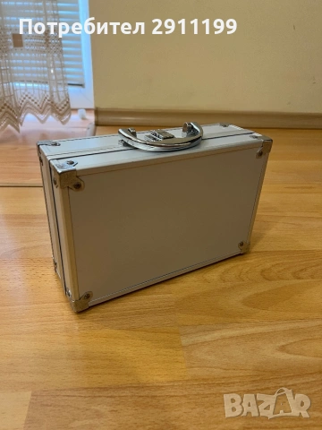 Малък алуминиев куфар, снимка 4 - Куфари с инструменти - 54233977