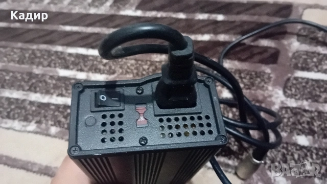 Продавам Зарядно За Инвалиден Скутер, снимка 2 - Мрежови адаптери - 53950088