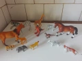 Танцуващи кукли , лот пластмасови животни и две преспапиета., снимка 8