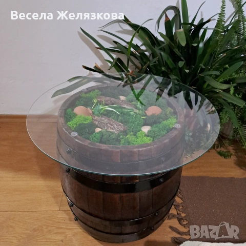 Маса от автентична бъчва с подарък дървен цветарник 