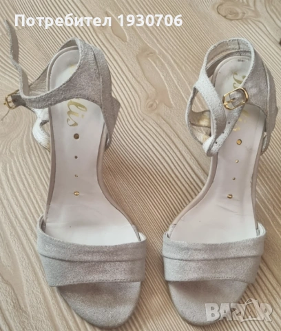 Елегантни сандали на ток в сребрист цвят 