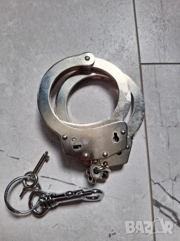 Продавам белезници 