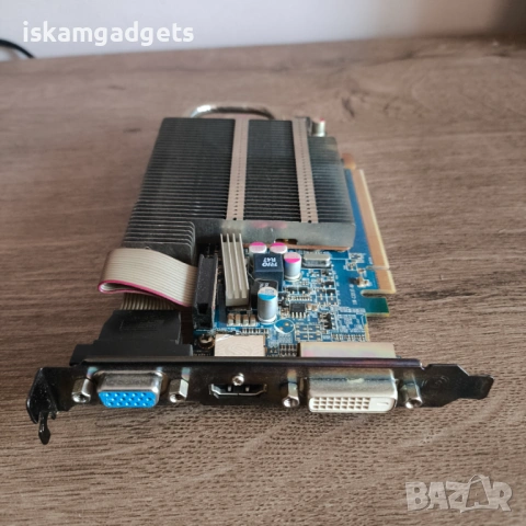 Видео карта Sapphire HD 6570 Ultimate 1 GB, снимка 3 - Видеокарти - 54224667