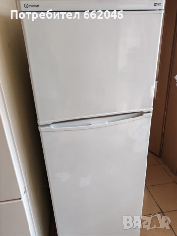 Indesit хладилник с горна камера 