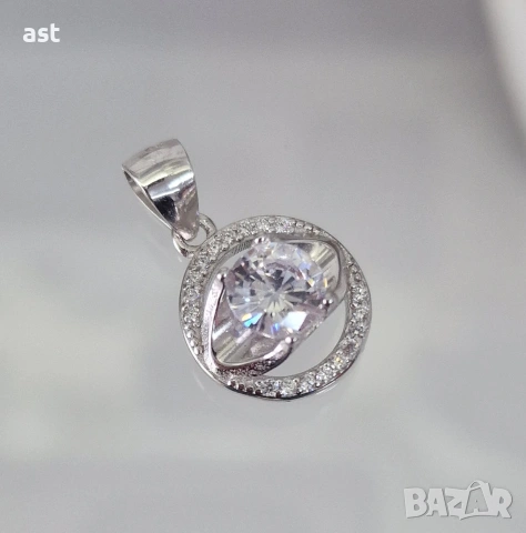 Много красив сребърен медальон