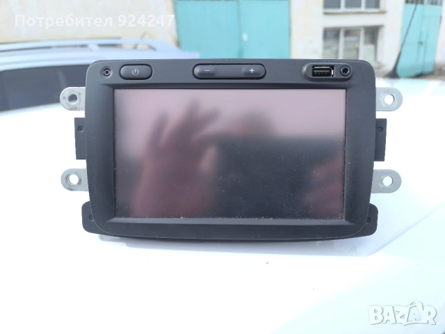 Продавам мултимедия за Dacia