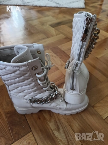 Боти Guess, снимка 3 - Дамски боти - 55075922