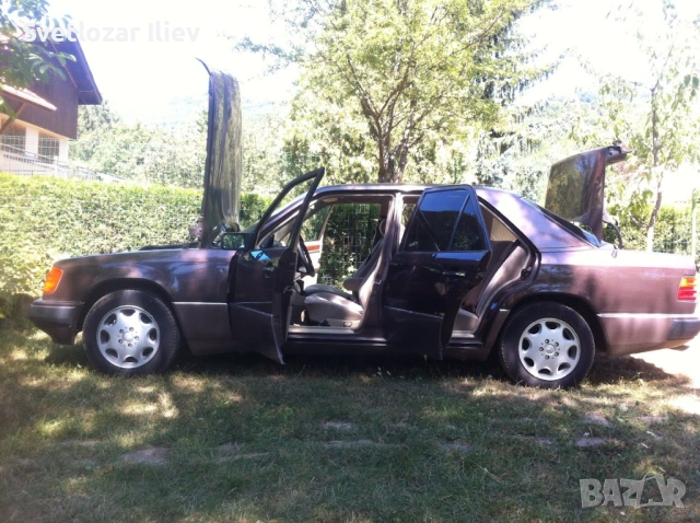Мерцедес W124 220Е, два броя