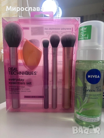 Комплект четки Real Techniques + подарък пяна 