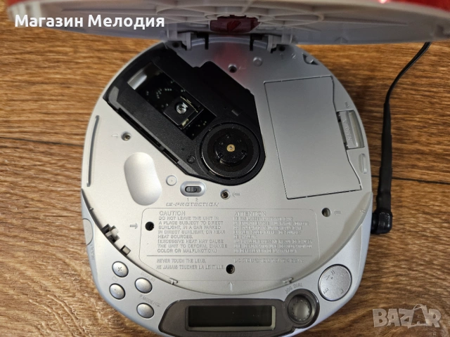Дискмен Sony Walkman D-NE511 + Оригинално зарядно – Японски звук без компромиси, снимка 2 - MP3 и MP4 плеъри - 54752060