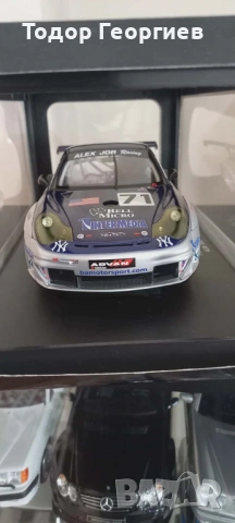 Porsche 911 GT3 RsR Autoart 1:18, снимка 3 - Колекции - 54760621