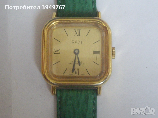 Стар механичен часовник.