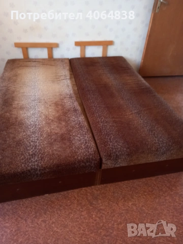 Продавам две легла 
