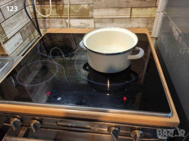 Индукционен котлон WHIRLPOOL използван, снимка 2 - Котлони - 54728947