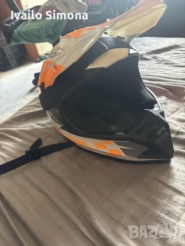 продавам професионална moto-cross каска , снимка 3 - Спортна екипировка - 54697596