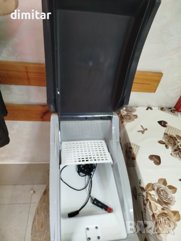 Хладилна чанта за автомобил WAECO 15л./12V, снимка 2 - Хладилни чанти - 54045284