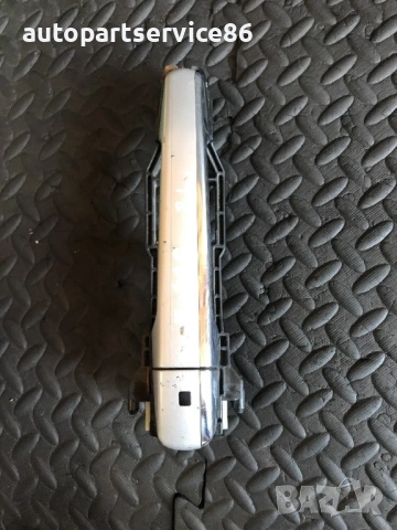 Външна дръжка предна лява сребриста за Mercedes E Class W210 (2001) , снимка 2 - Части - 53996835