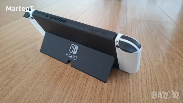 Nintendo Switch OLED White + игра Miitopia, снимка 3 - Nintendo конзоли - 55614301
