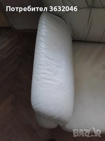 диван в бял цвят
