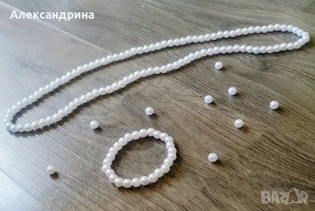 Гривна с бели мъниста , снимка 3 - Гривни - 55654710
