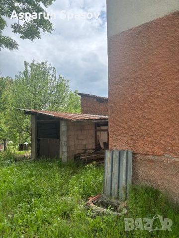 Продавам къща в град Батановци на 30 км от София , снимка 3 - Къщи - 54945272