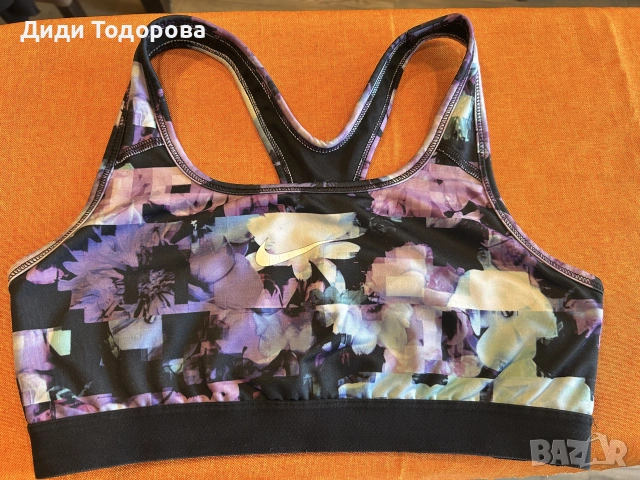 Оригинален дамски топ Nike, снимка 3 - Спортна екипировка - 55274397